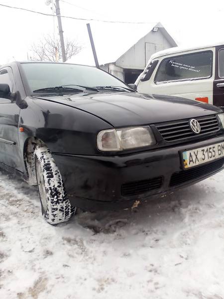 Volkswagen Polo 1998  випуску Харків з двигуном 1.6 л газ седан механіка за 3100 долл. 