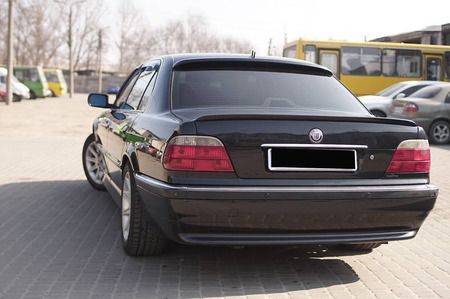 BMW 740 2001  випуску Дніпро з двигуном 4.4 л газ седан автомат за 8300 долл. 