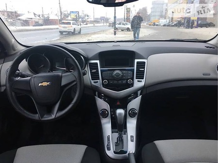 Chevrolet Cruze 2011  випуску Харків з двигуном 1.8 л газ седан автомат за 7000 долл. 