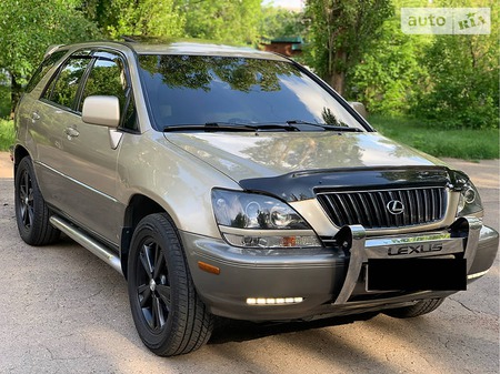 Lexus RX 300 1999  випуску Донецьк з двигуном 3 л бензин позашляховик автомат за 9699 долл. 