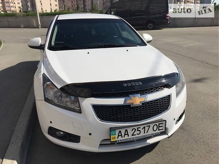 Chevrolet Cruze 2011  випуску Київ з двигуном 1.8 л газ седан автомат за 7200 долл. 