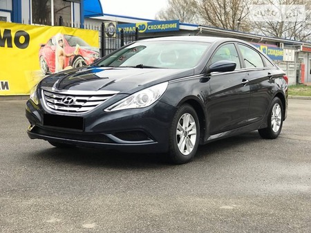 Hyundai Sonata 2014  випуску Чернігів з двигуном 2.4 л бензин седан автомат за 11250 долл. 