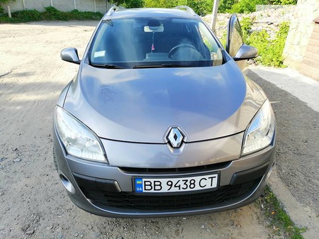 Renault Megane 2010  випуску Луганськ з двигуном 1.5 л  універсал автомат за 7800 долл. 