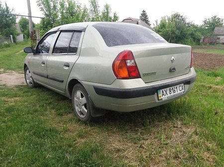 Renault Symbol 2002  випуску Харків з двигуном 1.4 л газ седан механіка за 4150 долл. 