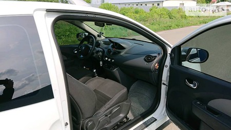 Renault Twingo 2014  випуску Київ з двигуном 1.2 л бензин хэтчбек механіка за 6300 долл. 