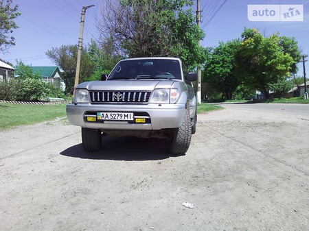 Toyota Land Cruiser 1998  випуску Луганськ з двигуном 3 л дизель позашляховик механіка за 10350 долл. 