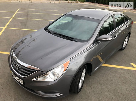 Hyundai Sonata 2013  випуску Київ з двигуном 2.4 л бензин седан автомат за 9800 долл. 