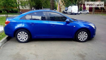 Chevrolet Cruze 2011  випуску Київ з двигуном 1.8 л бензин седан механіка за 9300 долл. 