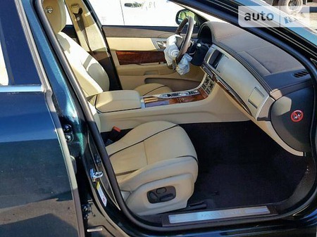 Jaguar XF 2015  випуску Дніпро з двигуном 3 л бензин седан автомат за 11000 долл. 
