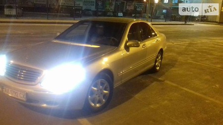 Mercedes-Benz S 500 2002  випуску Харків з двигуном 5 л газ седан автомат за 7500 долл. 