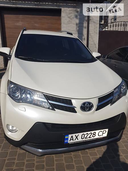 Toyota RAV 4 2013  випуску Харків з двигуном 2.2 л дизель позашляховик автомат за 22999 долл. 