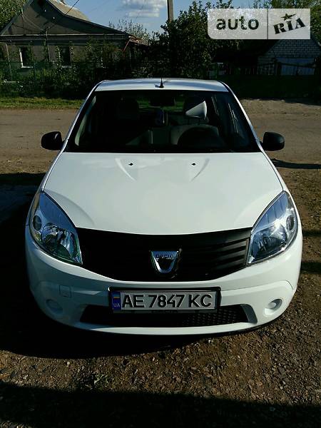 Dacia Sandero 2011  випуску Дніпро з двигуном 1.2 л бензин хэтчбек механіка за 5700 долл. 