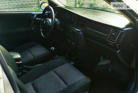 Opel Vectra 2001  випуску Дніпро з двигуном 2 л дизель хэтчбек механіка за 1000 долл. 