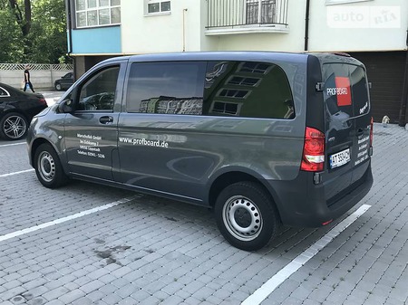 Mercedes-Benz Vito 2015  випуску Івано-Франківськ з двигуном 2.2 л дизель мінівен автомат за 22800 долл. 