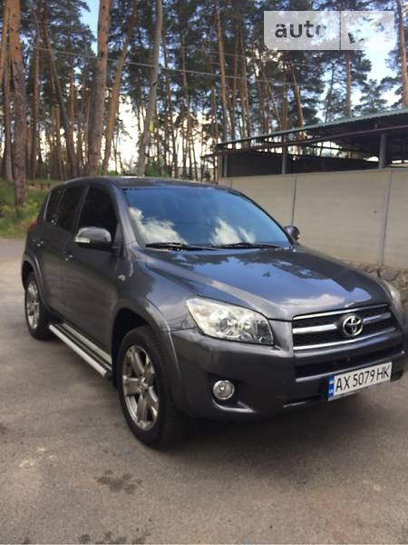 Toyota RAV 4 2010  випуску Харків з двигуном 2.2 л дизель позашляховик автомат за 15400 долл. 