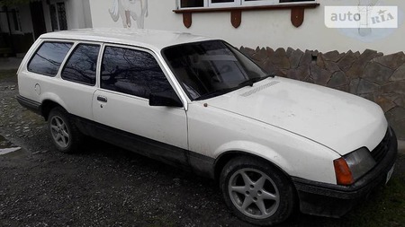 Opel Rekord 1983  випуску Івано-Франківськ з двигуном 1.8 л газ універсал механіка за 650 долл. 