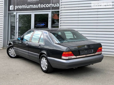 Mercedes-Benz S 280 1996  випуску Київ з двигуном 2.8 л бензин седан автомат за 18950 долл. 