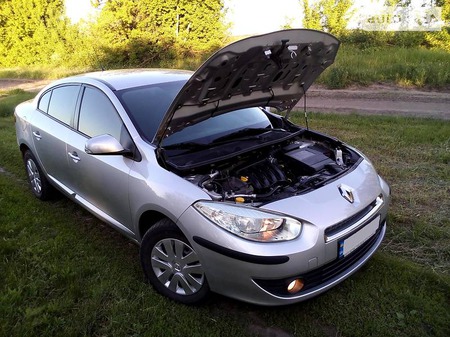 Renault Fluence 2010  випуску Черкаси з двигуном 1.6 л бензин седан механіка за 7800 долл. 