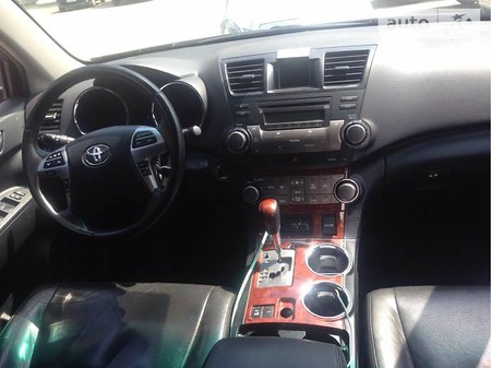 Toyota Highlander 2011  випуску Київ з двигуном 3.5 л газ позашляховик автомат за 19200 долл. 
