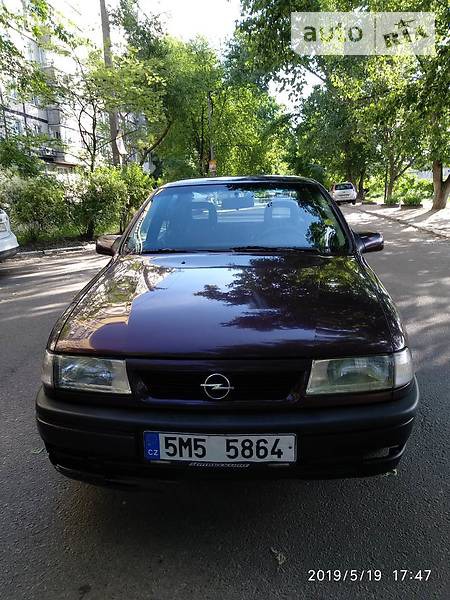 Opel Vectra 1993  випуску Дніпро з двигуном 2 л газ седан автомат за 1500 долл. 
