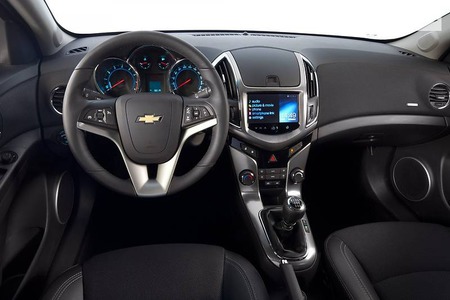 Chevrolet Cruze 2015  випуску Київ з двигуном 1.8 л газ седан механіка за 11200 долл. 