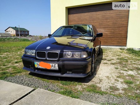 BMW 318 1995  випуску Рівне з двигуном 1.8 л бензин седан механіка за 3500 долл. 