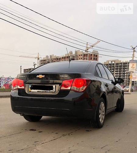 Chevrolet Cruze 2011  випуску Київ з двигуном 1.8 л газ седан автомат за 9400 долл. 