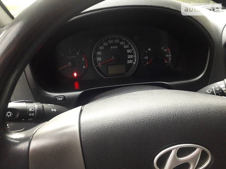 Hyundai H-1 2011  випуску Київ з двигуном 2.5 л дизель мінівен механіка за 12500 долл. 