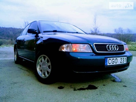 Audi A4 Limousine 1998  випуску Івано-Франківськ з двигуном 1.8 л газ седан механіка за 1700 долл. 