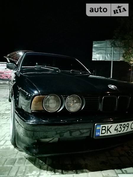 BMW 525 1988  випуску Івано-Франківськ з двигуном 2.5 л газ седан механіка за 4500 долл. 