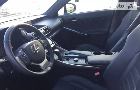 Lexus IS 200 2017  випуску Львів з двигуном 2 л бензин седан автомат за 23100 долл. 