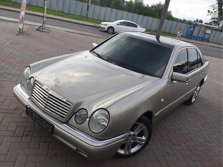 Mercedes-Benz E 280 1996  випуску Вінниця з двигуном 2.8 л газ седан автомат за 5100 долл. 