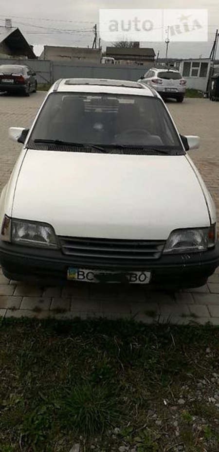 Opel Kadett 1987  випуску Львів з двигуном 1.3 л газ хэтчбек механіка за 1000 долл. 