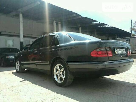 Mercedes-Benz E клас 1995  випуску Одеса з двигуном 2.3 л газ седан автомат за 7500 долл. 