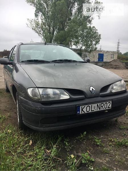 Renault Megane 1998  випуску Київ з двигуном 1.6 л газ хэтчбек механіка за 900 долл. 