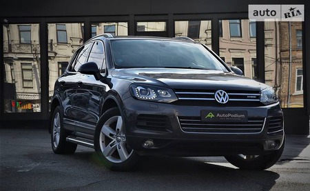 Volkswagen Touareg 2012  випуску Київ з двигуном 3 л гібрид позашляховик автомат за 29999 долл. 