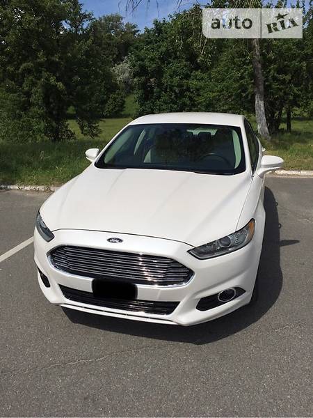 Ford Fusion 2015  випуску Київ з двигуном 1.5 л бензин седан автомат за 12300 долл. 