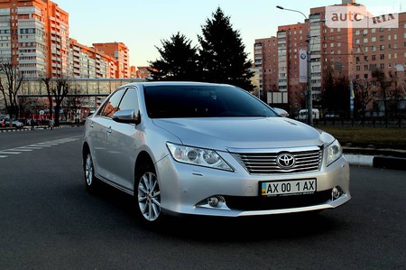 Toyota Camry 2011  випуску Харків з двигуном 2.5 л бензин седан автомат за 16100 долл. 