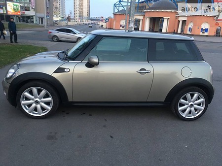 Mini Cooper 2010  випуску Харків з двигуном 1.6 л бензин купе механіка за 7999 долл. 