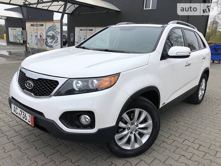 KIA Sorento 2011  випуску Чернівці з двигуном 0 л дизель позашляховик автомат за 16450 долл. 