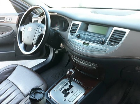 Hyundai Genesis 2008  випуску Харків з двигуном 3.8 л бензин седан автомат за 15500 долл. 
