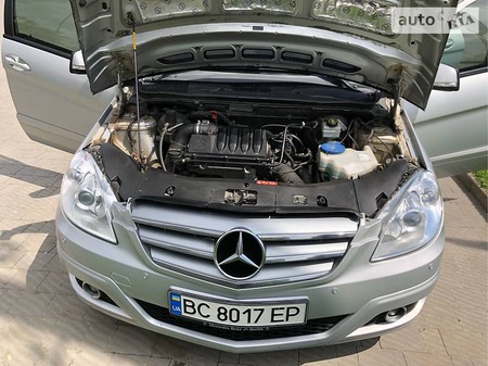 Mercedes-Benz B 180 2009  випуску Львів з двигуном 2 л дизель хэтчбек автомат за 10400 долл. 
