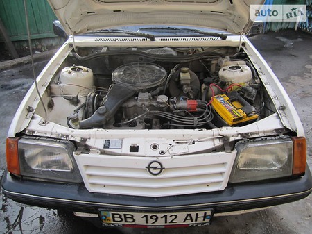 Opel Ascona 1987  випуску Луганськ з двигуном 1.6 л бензин седан механіка за 1000 долл. 
