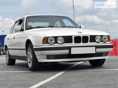 BMW 520 1993  випуску Миколаїв з двигуном 2 л газ седан механіка за 3599 долл. 