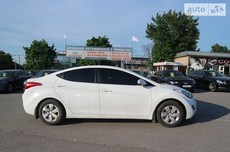 Hyundai Elantra 2011  випуску Харків з двигуном 1.6 л газ седан автомат за 10700 долл. 