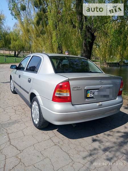 Opel Astra 2006  випуску Рівне з двигуном 1.4 л газ седан механіка за 5000 долл. 