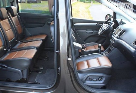 Volkswagen Sharan 2014  випуску Львів з двигуном 2 л дизель мінівен автомат за 18500 долл. 