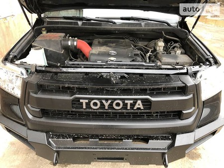 Toyota Tundra 2014  випуску Тернопіль з двигуном 5.7 л бензин пікап автомат за 30700 долл. 