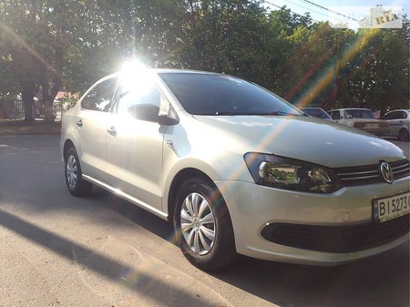 Volkswagen Polo 2011  випуску Полтава з двигуном 1.6 л газ седан механіка за 7599 долл. 