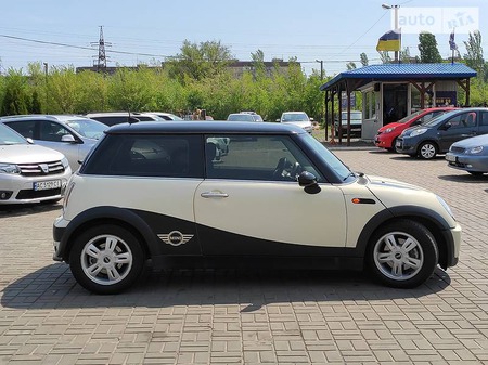 Mini Cooper 2006  випуску Дніпро з двигуном 1.6 л бензин хэтчбек автомат за 7800 долл. 